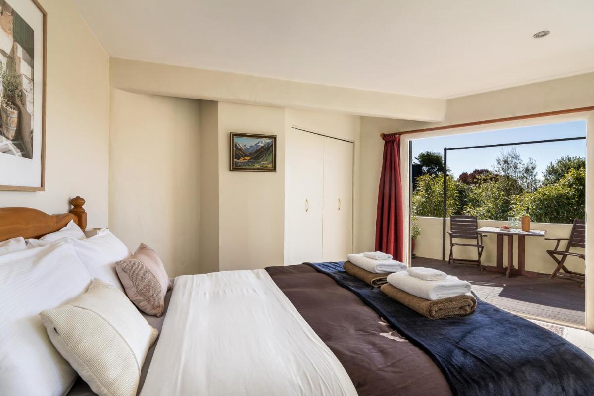 Image 2 of Camelot Island Retreat