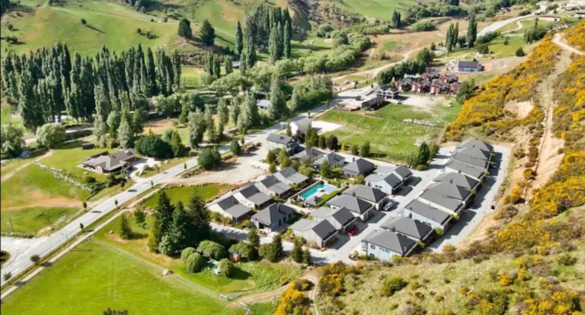 Image 7 of Cardrona Villa with Pool and Jacuzzi