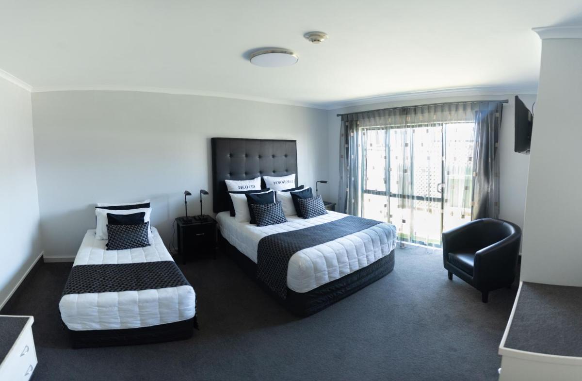 Image 2 of Deco City Motor Lodge