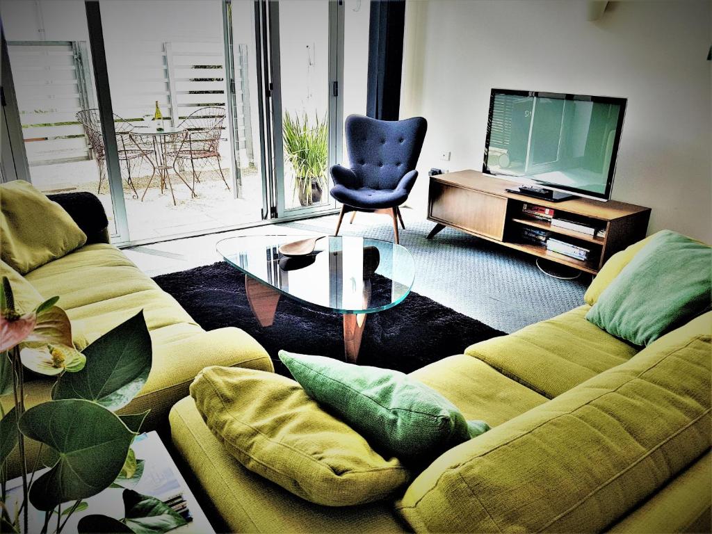 Image 2 of Downtown Townhouse Special