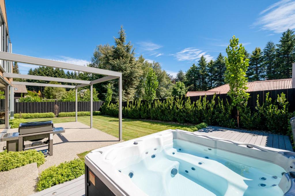 Image 2 of Eely On Point by Sotheby’s Luxury Rental Homes