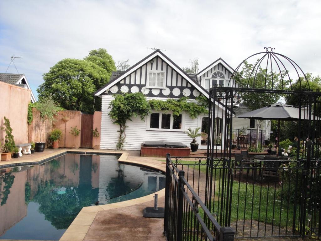 Image 2 of English Tudor House