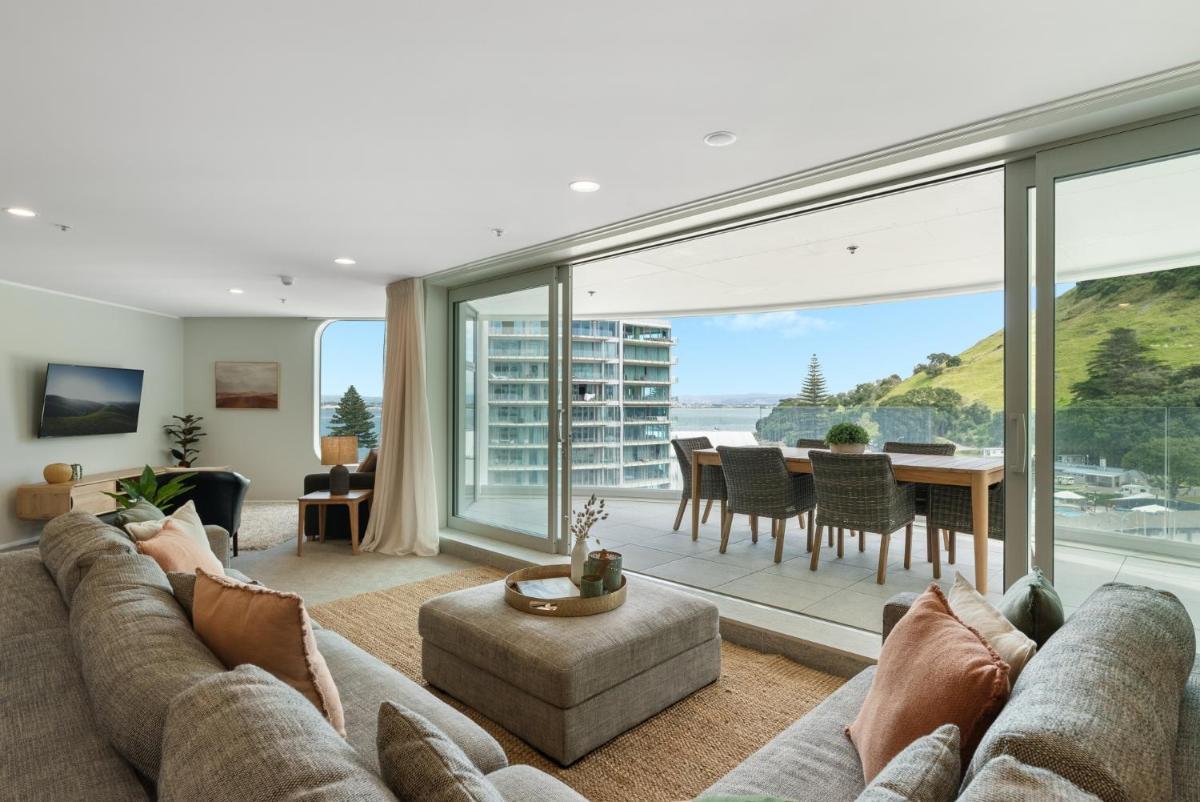 Image 5 of Executive Oceanside Apartment