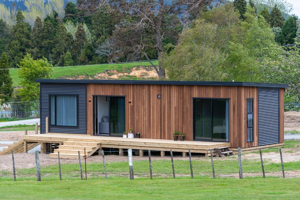 Image 2 of Fairway Cottages