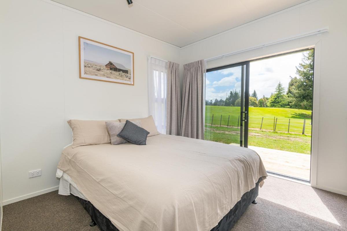 Image 2 of Fairway Cottages