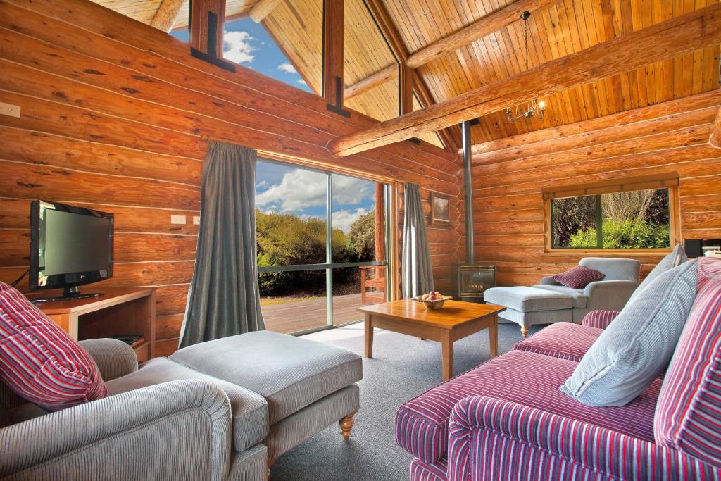 Image 2 of Fiordland Lodge