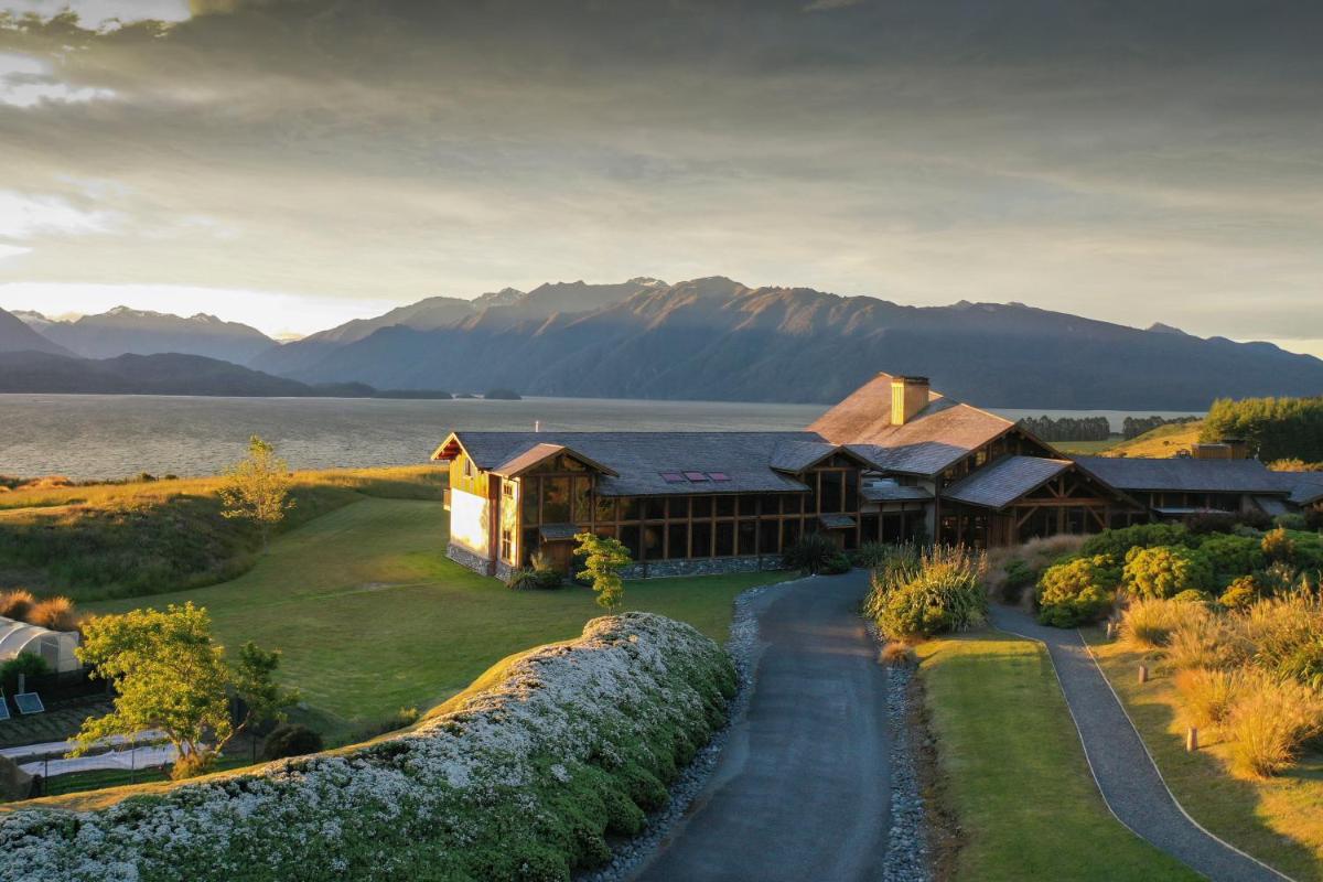 Image 2 of Fiordland Lodge