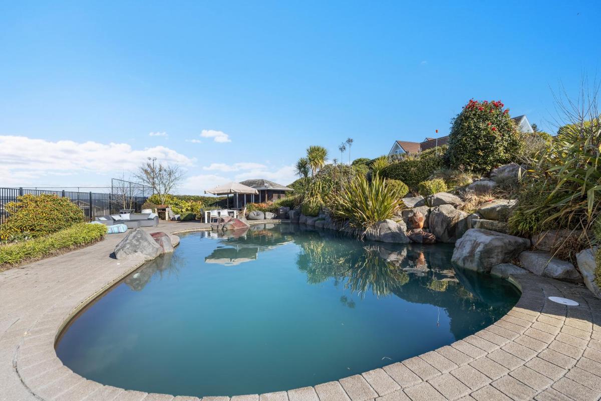 Image 5 of Group & Family Retreat, Spacious Home, Pool & Spa