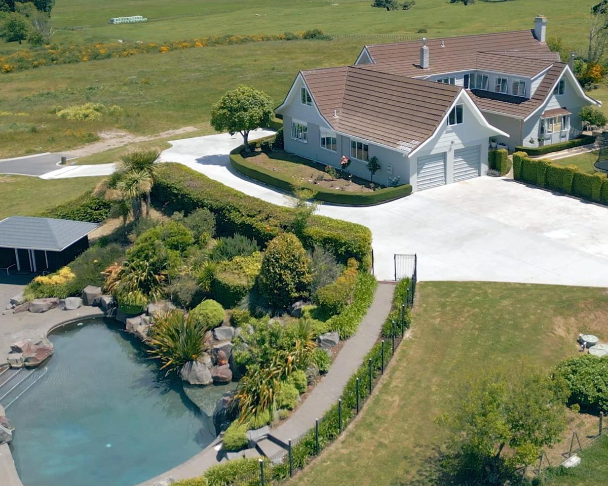 Image 3 of Group & Family Retreat, Spacious Home, Pool & Spa