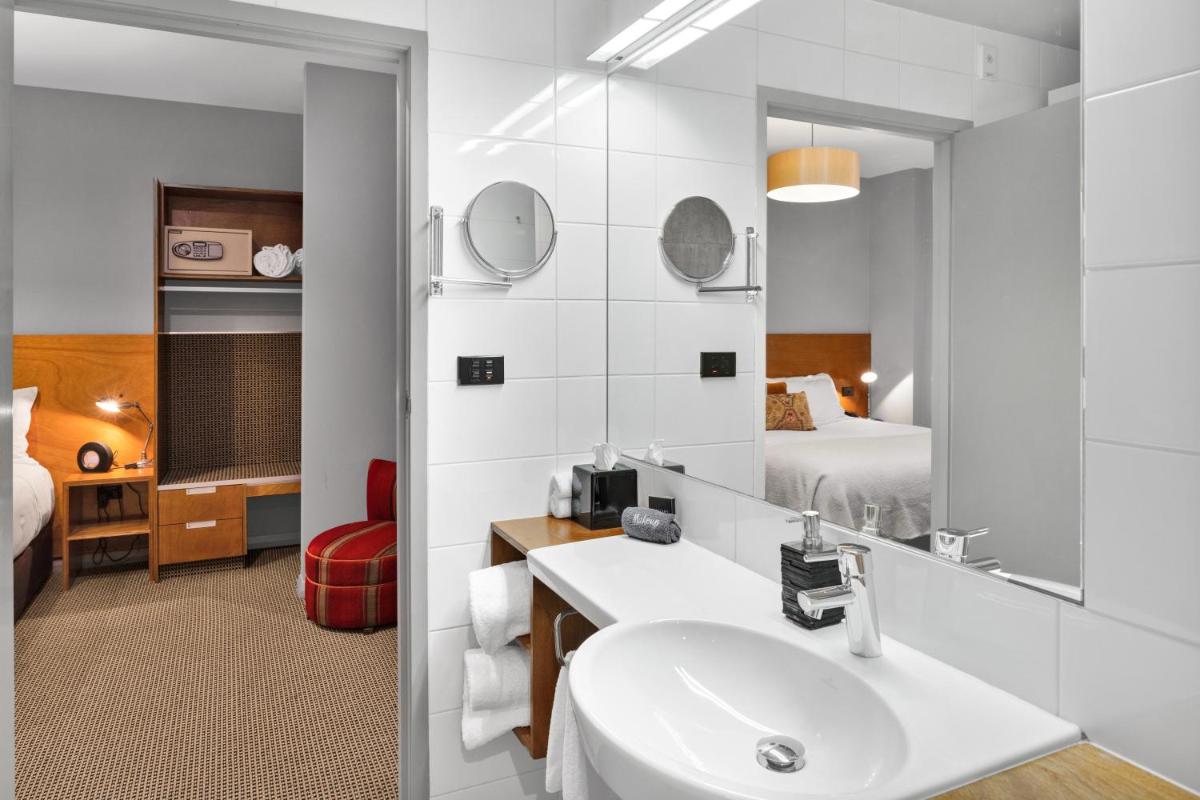 Image 3 of King and Queen Hotel Suites