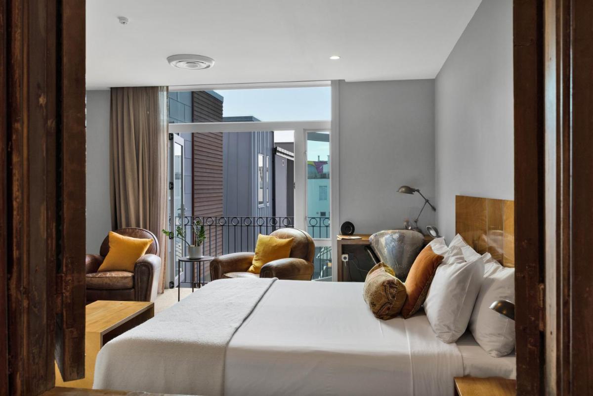 Image 2 of King and Queen Hotel Suites