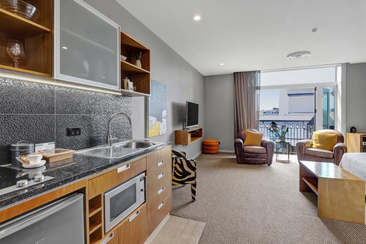 Image 4 of King and Queen Hotel Suites
