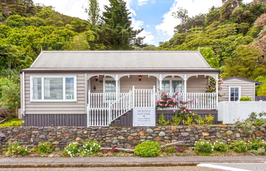 Image 2 of Kuranui Cottage