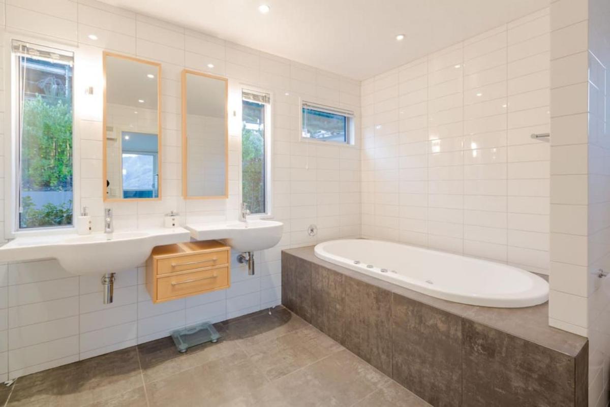 Image 3 of Lake View Villa, Great location and Amazing views