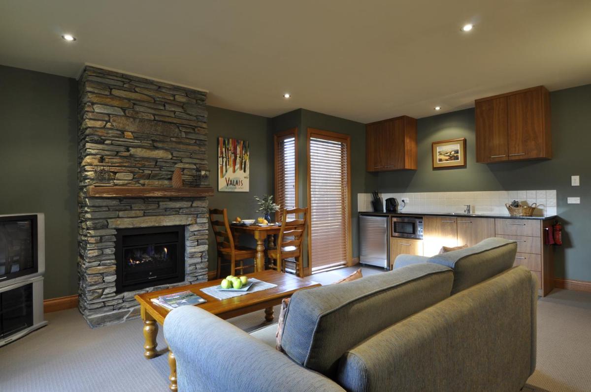 Image 3 of Lansdown Peaks Apartments