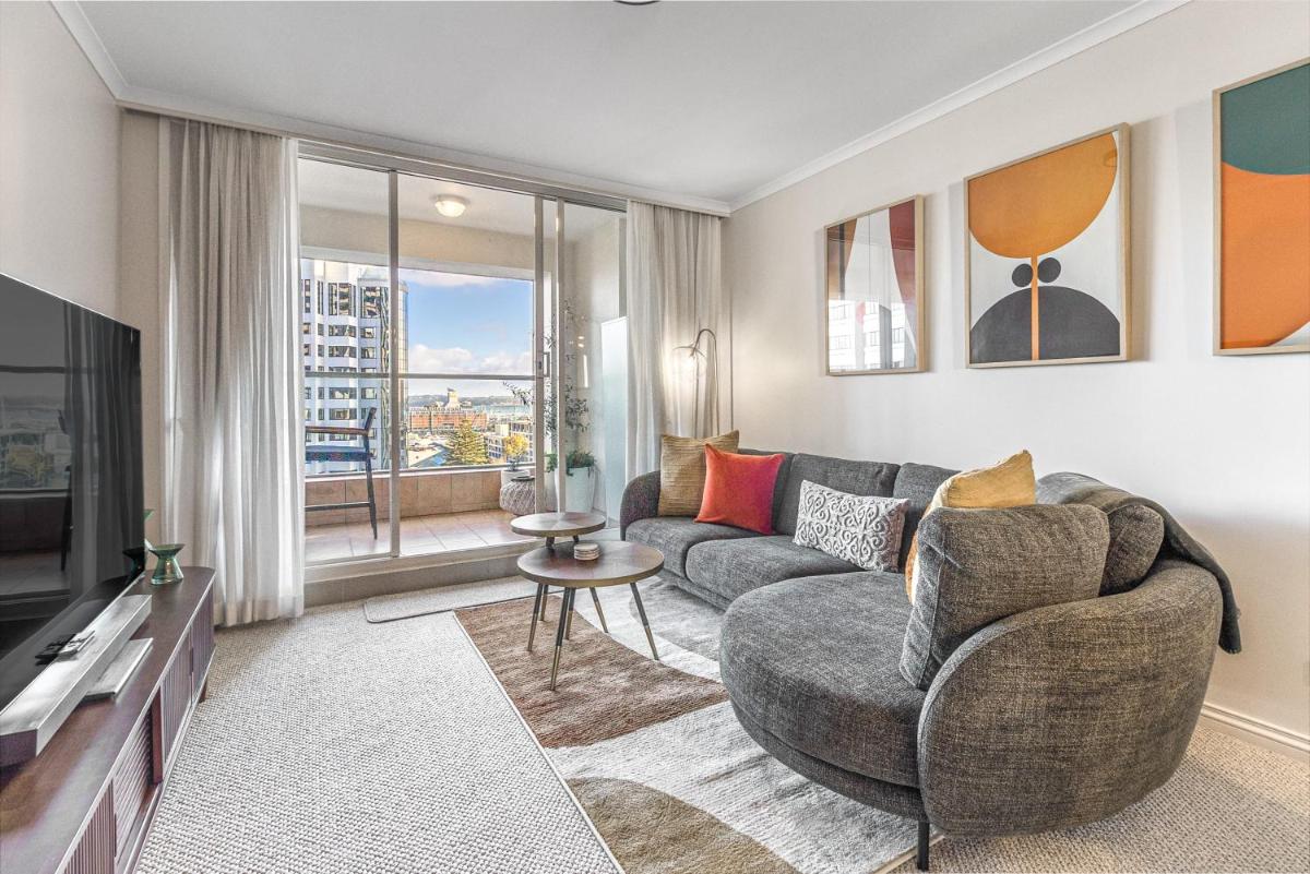 Image 6 of Luxurious Harbour View Apartment in Downtown