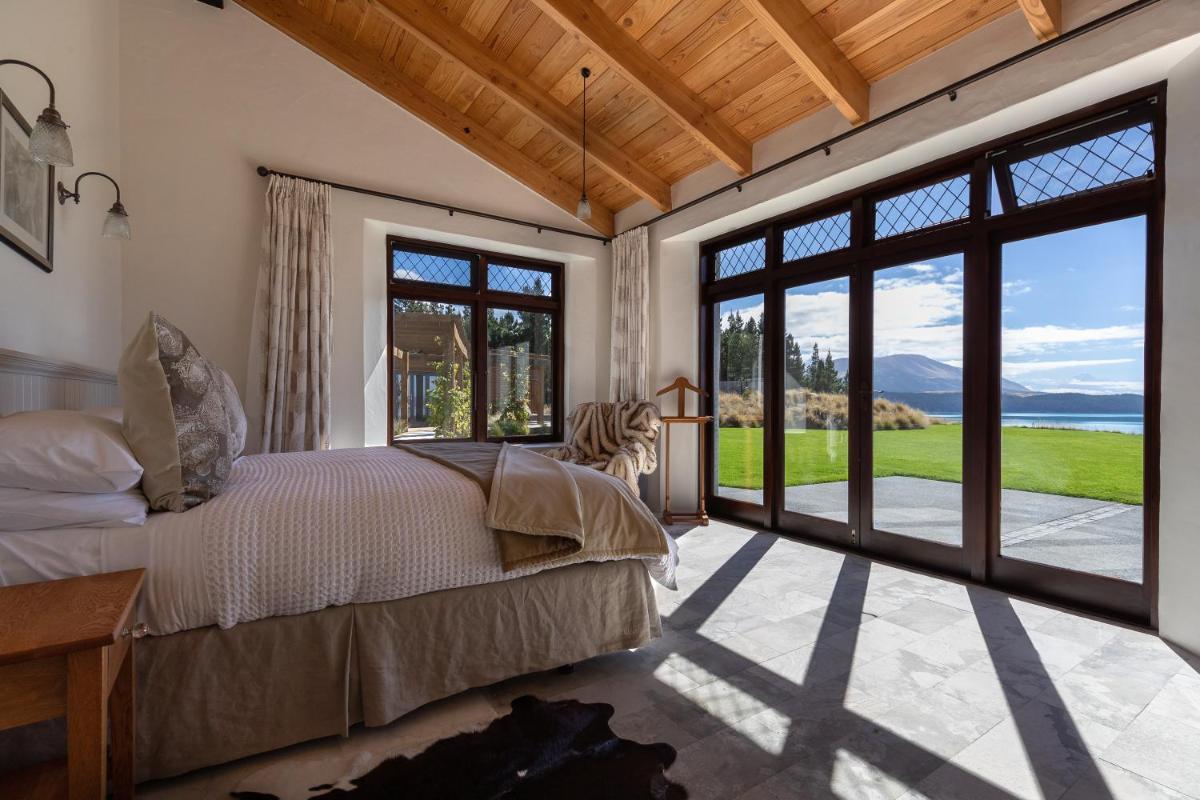Image 2 of Mt Cook Lakeside Retreat