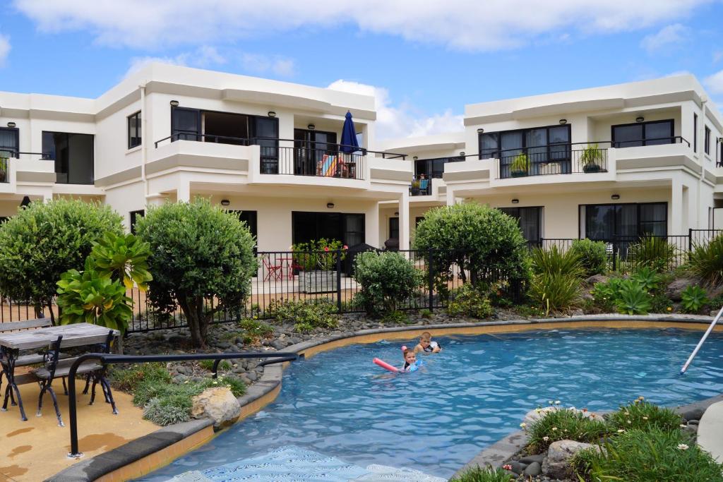 Image 2 of Ocean Breeze Resort Pauanui