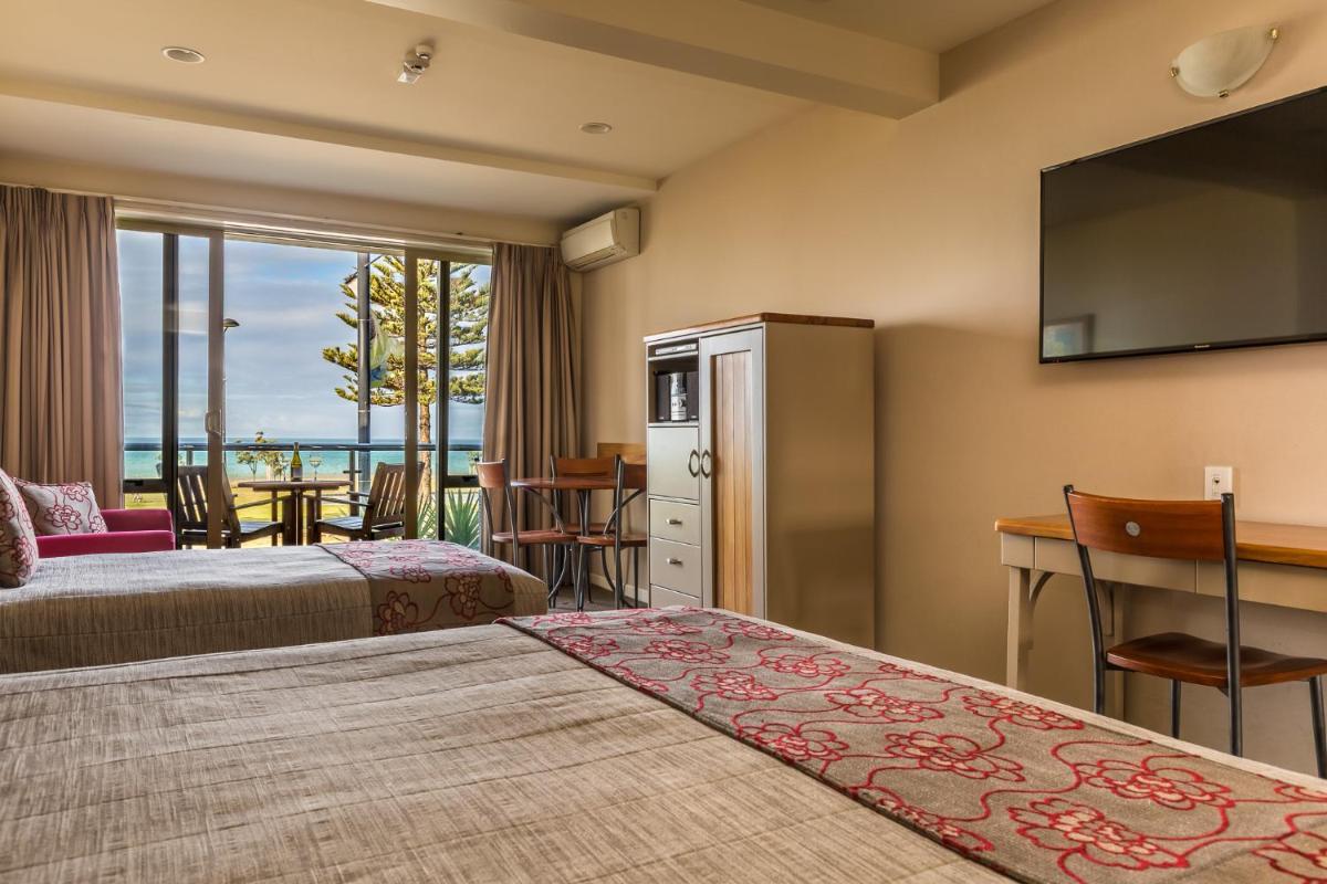 Image 2 of Pebble Beach Motor Inn