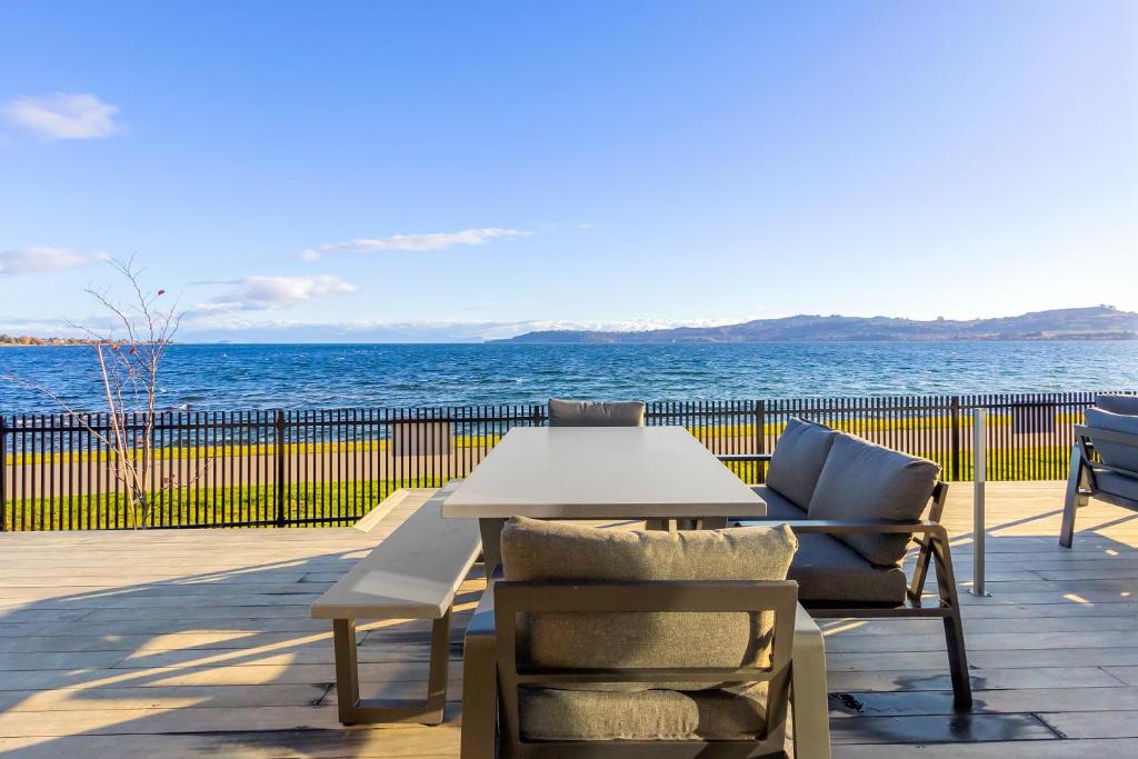 Image 2 of Premium Lakefront Unit Spa Pool