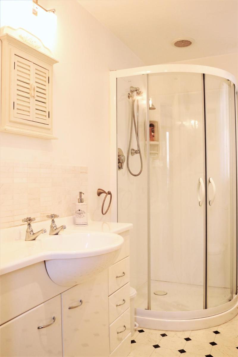 Image 4 of Room for Two