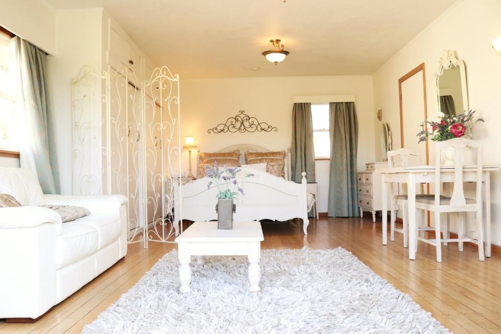 Image 2 of Room for Two