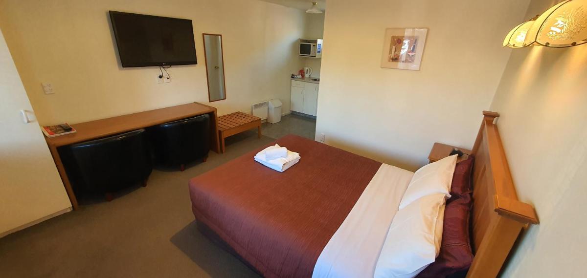 Image 5 of Rosewood Court Motel