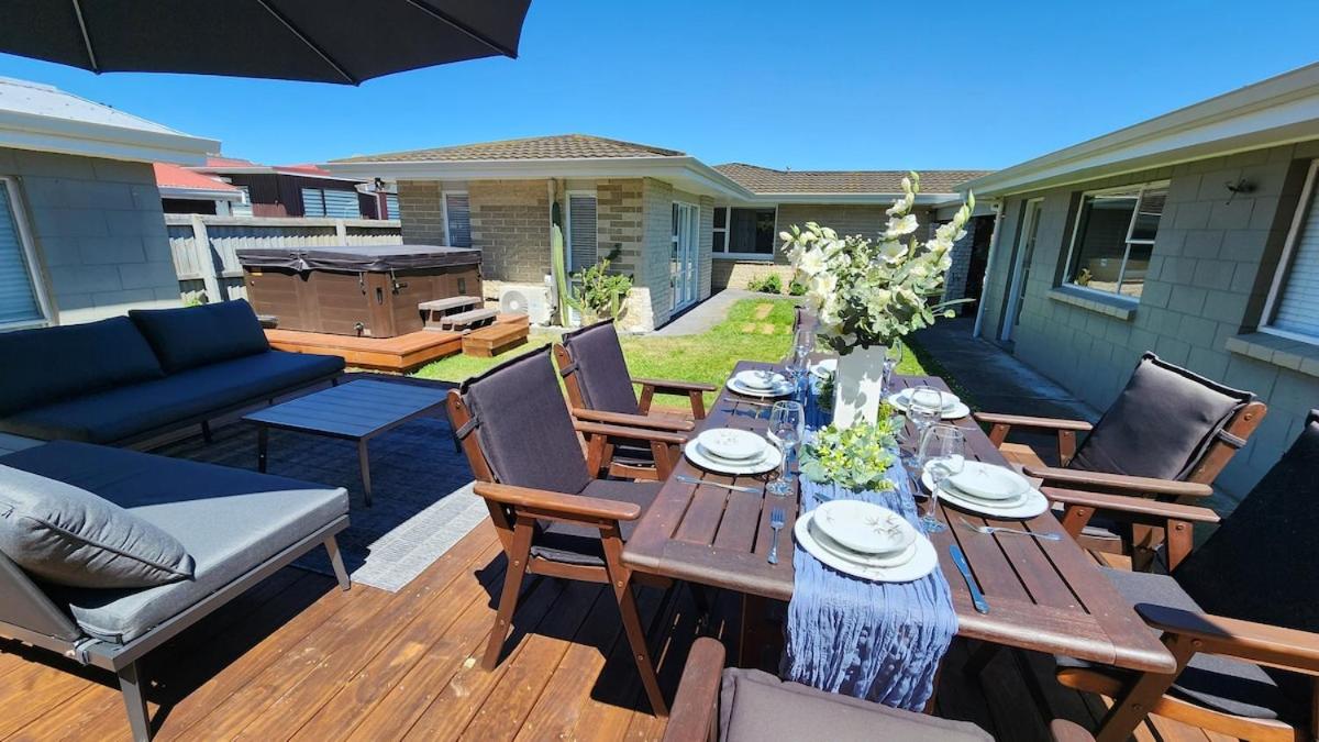 Image 5 of Spacious 5BDR 2BA 2LR plus sleepout Family Home