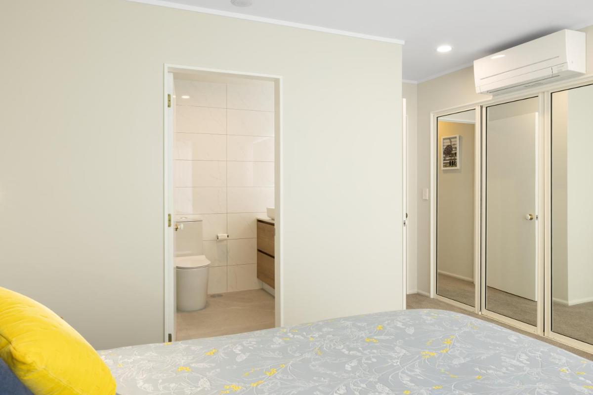 Image 3 of Spacious Oceanside Oasis