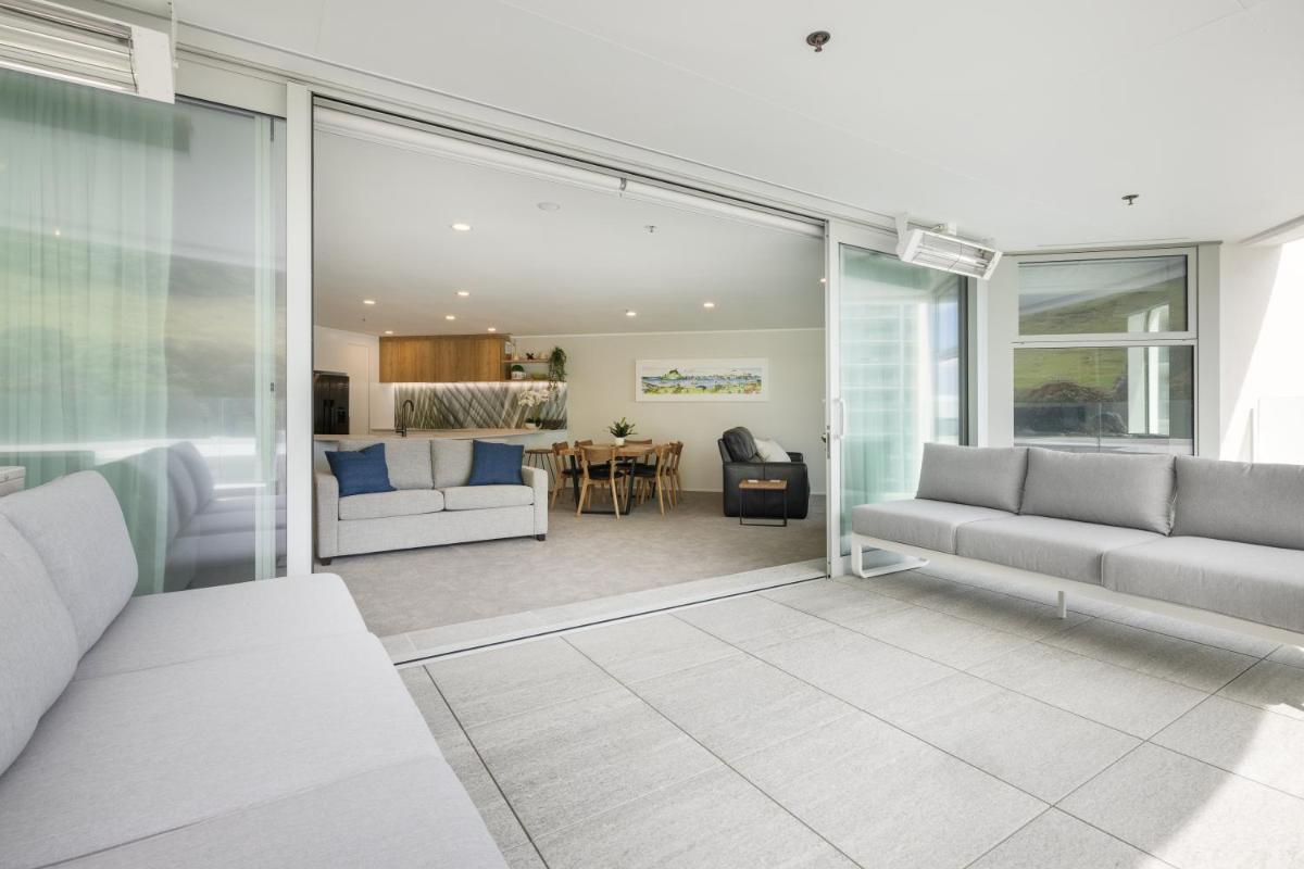 Image 4 of Spacious Oceanside Oasis