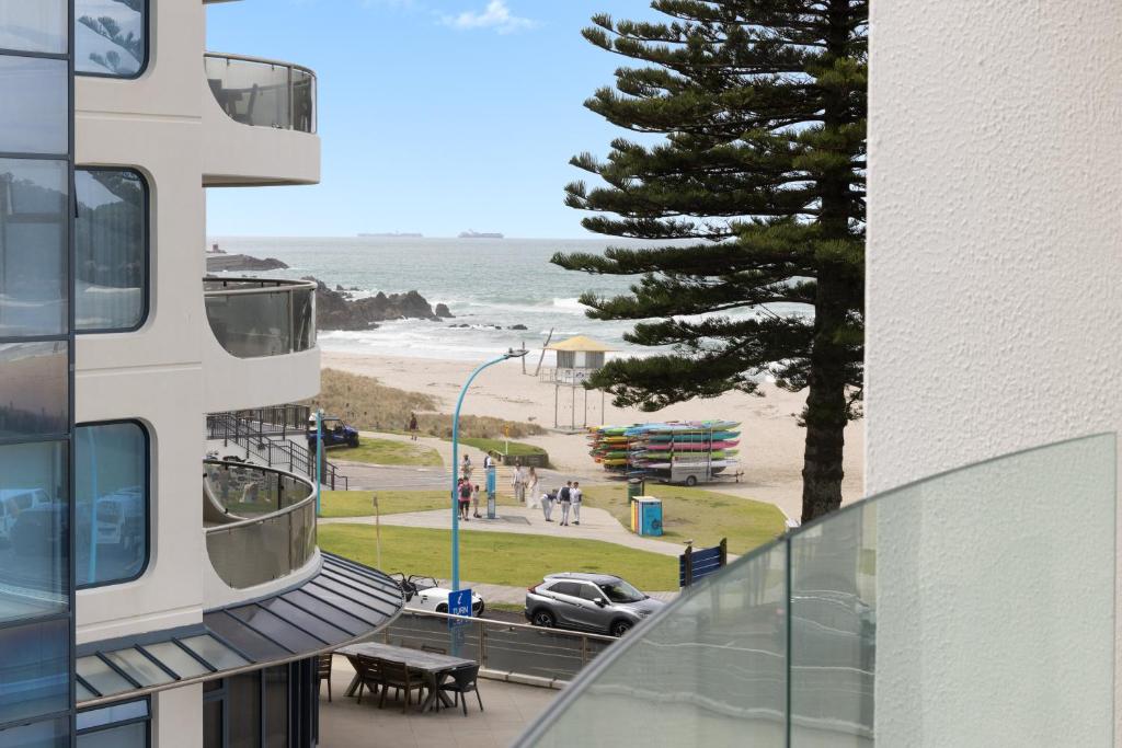 Image 2 of Spacious Oceanside Oasis