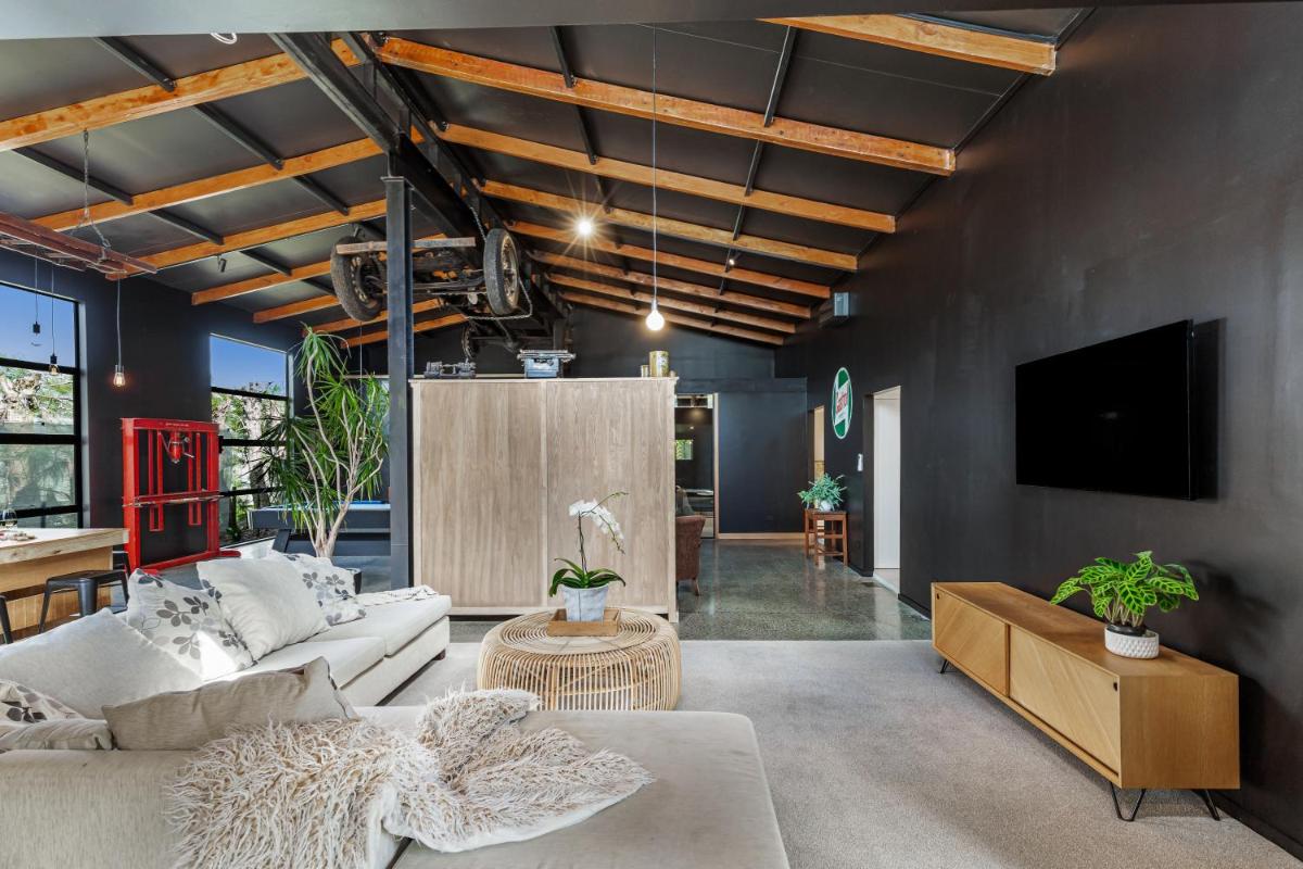 Image 3 of The Black Barn