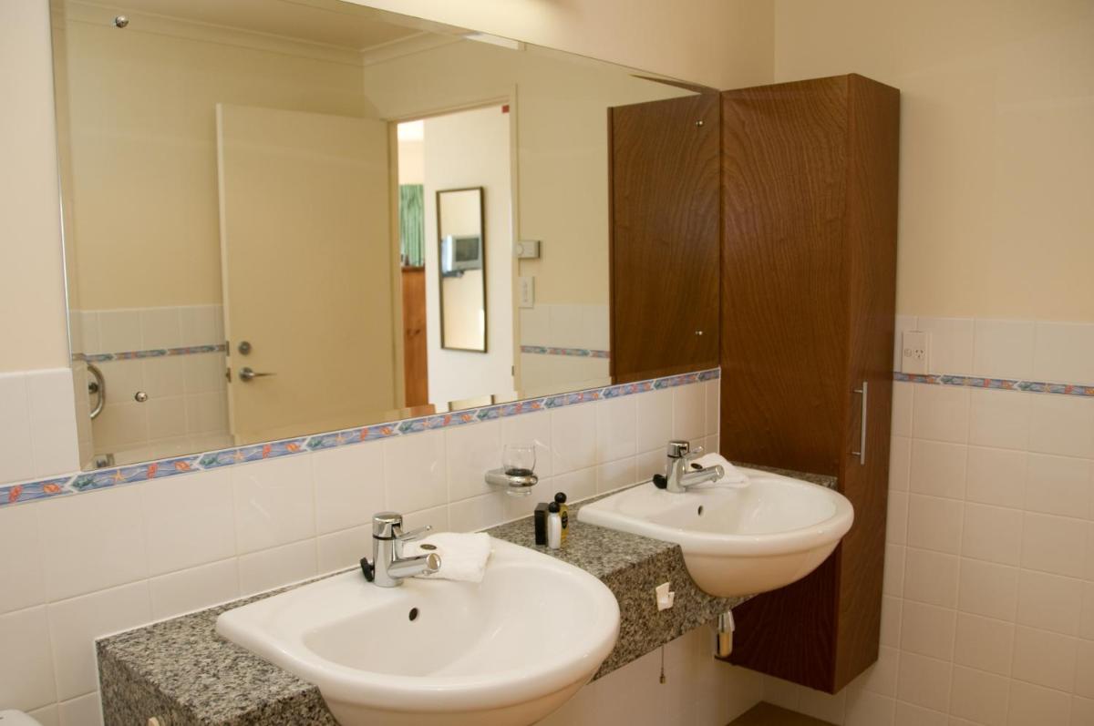 Image 3 of The Reef Beachfront Apartments