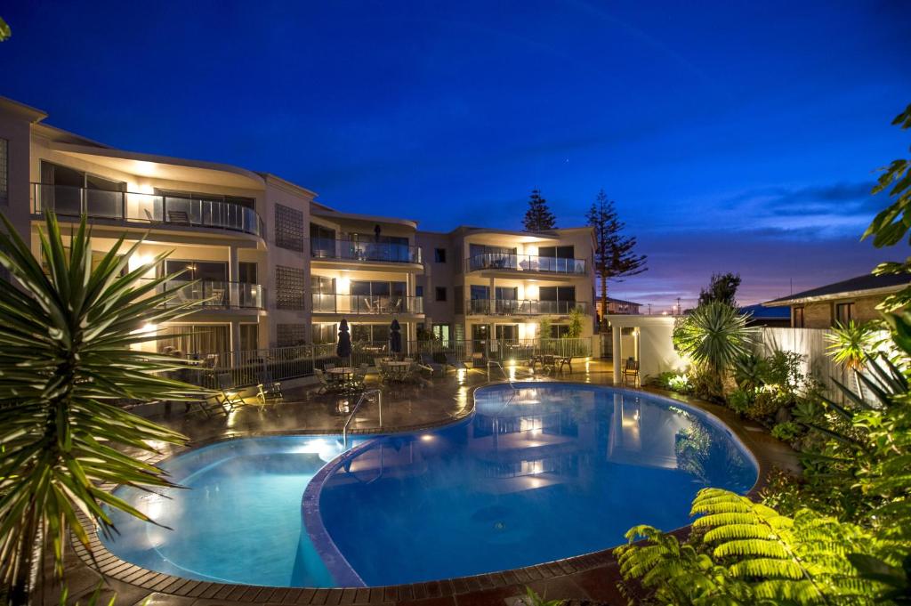 Image 2 of The Reef Beachfront Apartments