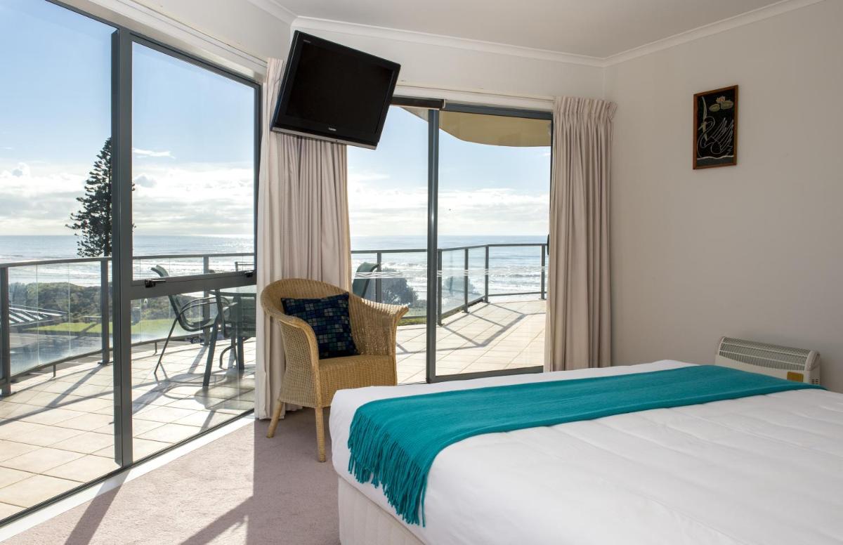 Image 2 of The Reef Beachfront Apartments