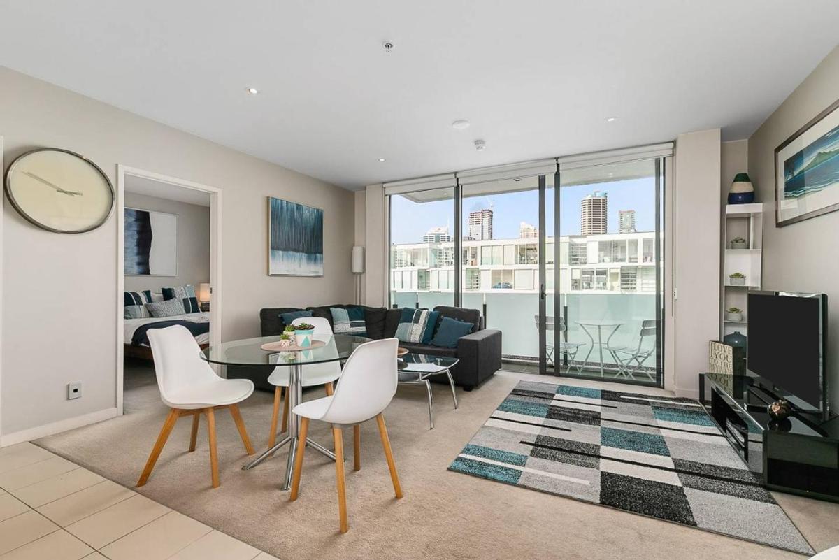 Image 6 of Two Bedroom Apartment – Pool, Gym & Free Parking!