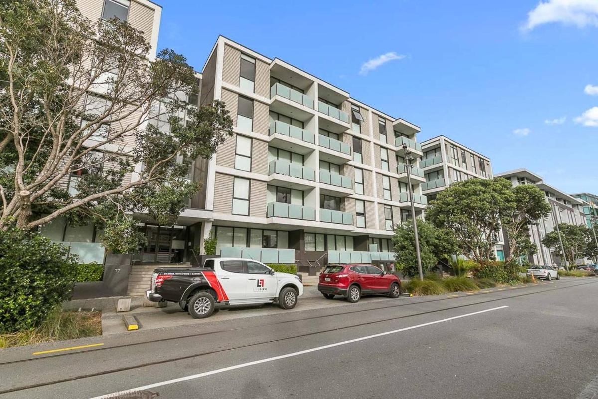 Image 7 of Two Bedroom Apartment – Pool, Gym & Free Parking!
