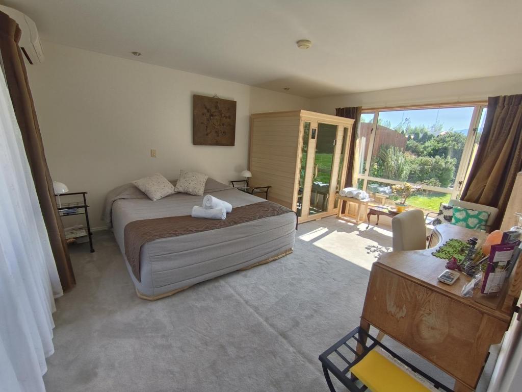 Image 2 of Vibrant Living Retreat