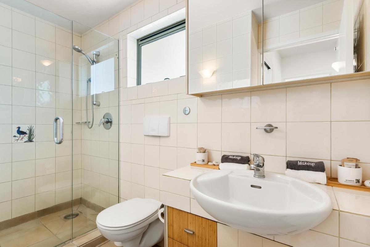 Image 3 of Waiheke Island – Onetangi Beachfront Apartments