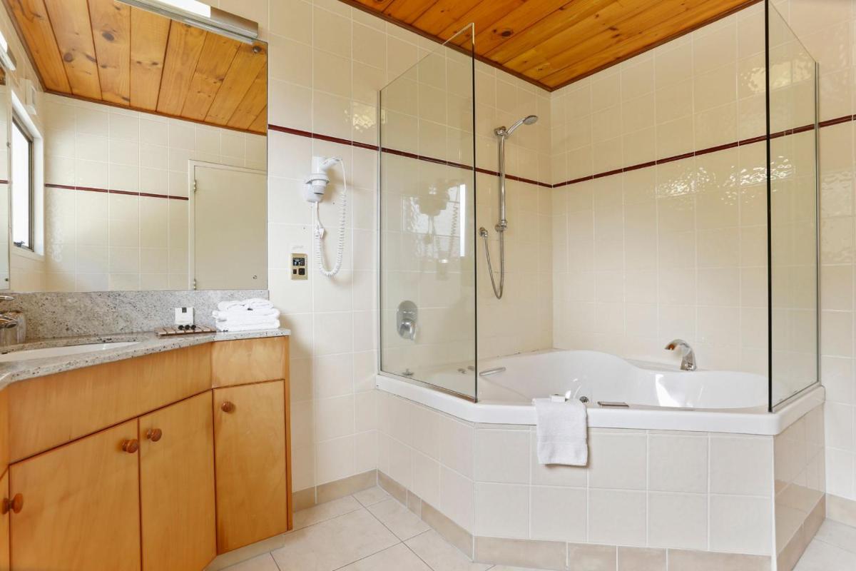 Image 3 of Waitakere Resort & Spa