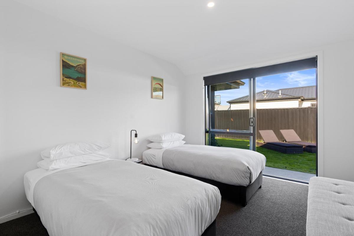 Image 2 of Wanderlust – Queenstown Holiday Home