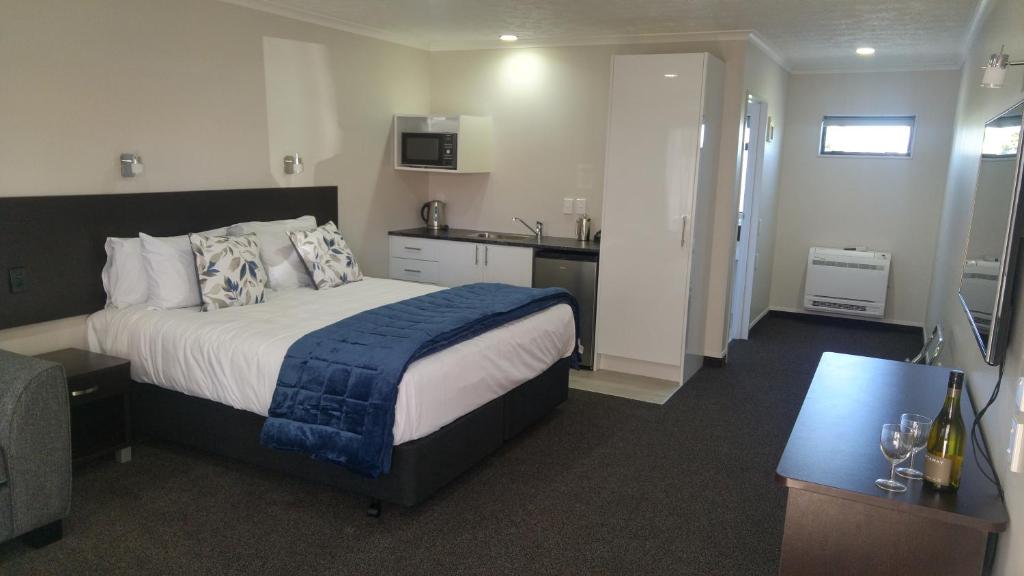 Image 2 of White Heron Motor Lodge