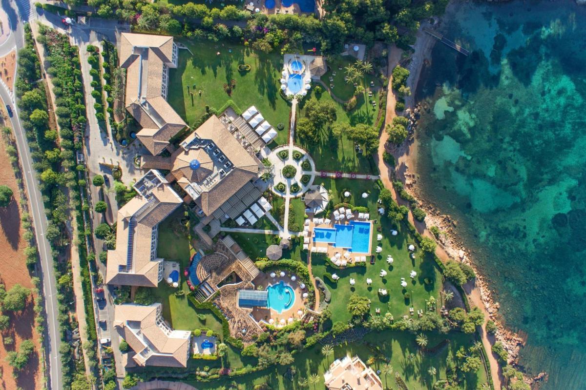 The St. Regis Mardavall Mallorca Resort