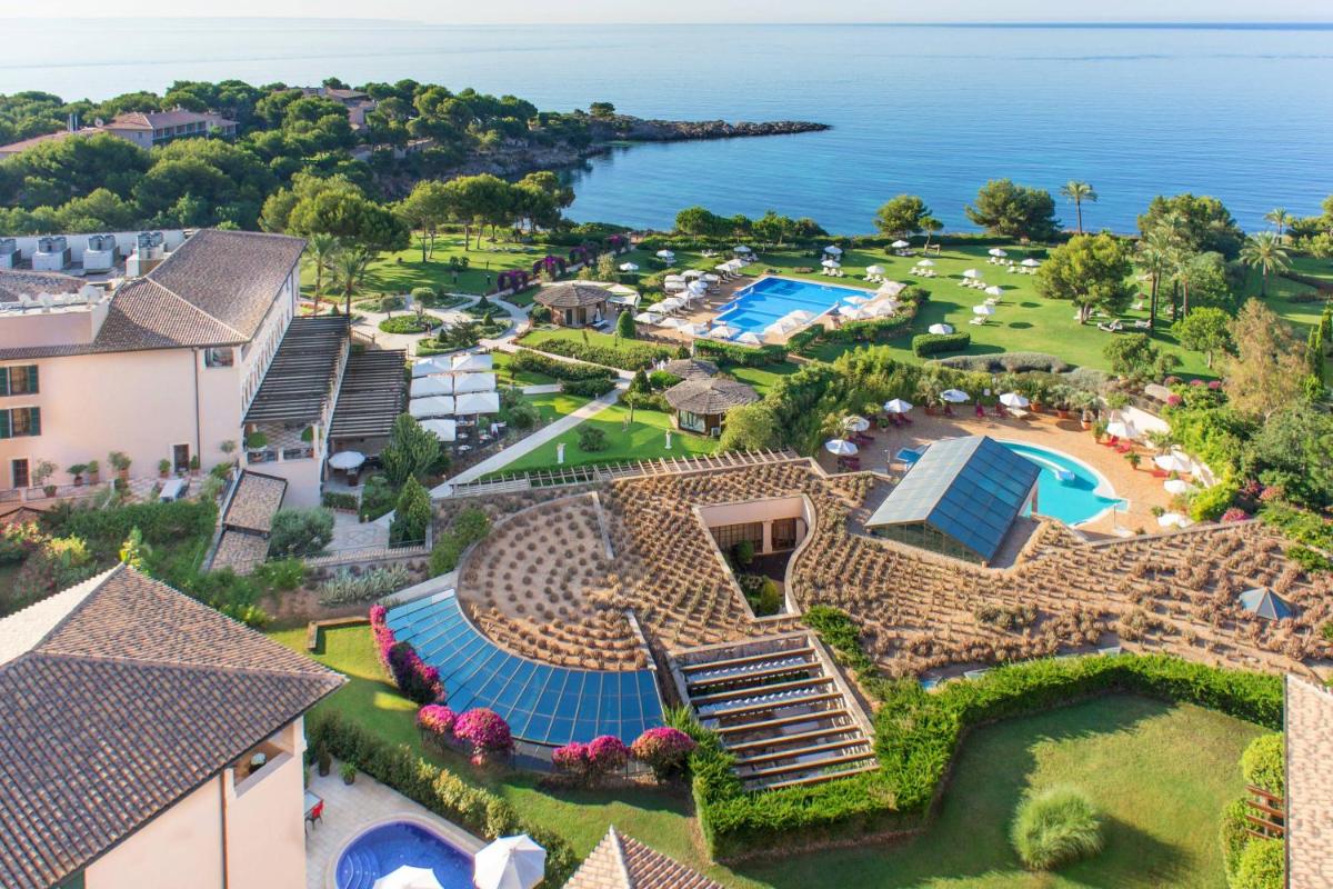 The St. Regis Mardavall Mallorca Resort